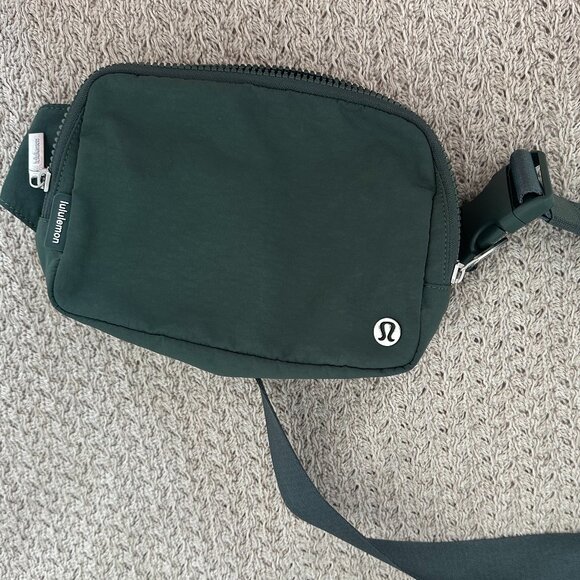 lululemon Everywhere Belt Bag Large 2L - Forest Green - Picture 1 of 4